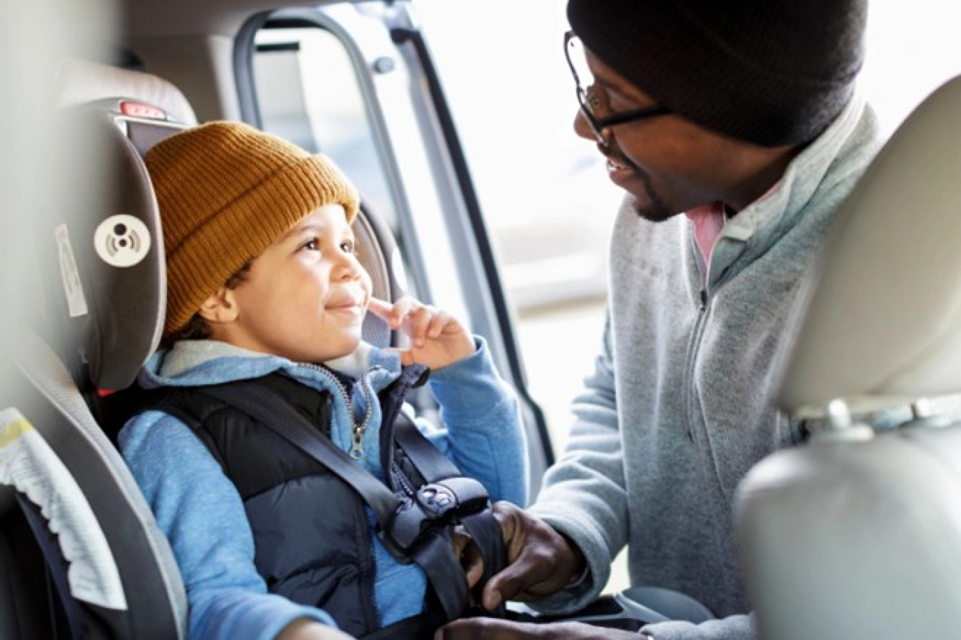 Reifenschutz sichert Mobilität Neue Reifen – Schutz für 12 oder 24 Monate möglichFür Autos und MotorräderGegen Splitter, Nägel und ReifenplatzerSchon bei der Auswahl der Sommer- oder Winterreifen kann Ihr Kunde oder ein Händler den Reifenschutz mitwählen. Auch Vandalismus-Schäden sind gedeckt, die jederzeit geschehen können, nicht nur, wenn das Fahrzeug auf der Straße abgestellt wurde, sondern auch zu Hause.**Es gelten jeweils die Allgemeinen Versicherungsbedingungen