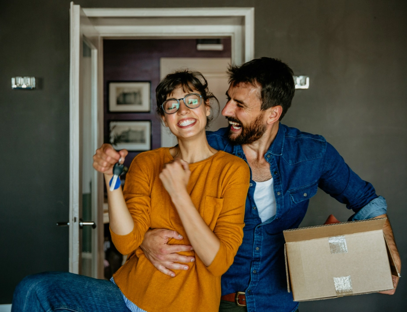 Ratenversicherungen schützen bei ArbeitslosigkeitArbeitsunfähigkeitschweren KrankheitenTodesfallIm Leistungsfall übernimmt der Ratenschutz* die weiteren Raten, die vereinbarte Versicherungssumme oder die restliche Kreditsumme als Einmalleistung oder in Form von monatlichen Raten. So sind Ihre Kunden vor finanziellen Engpässen geschützt. Ergänzende Assistance-Leistungen sind dabei praktische Helfer. *entsprechend der jeweiligen AVBDieser Schutz ist bei vielen Kreditprodukten möglich: z.B. bei Konsumentenkrediten, Darlehen, Leasingverträgen und Kreditkartenkäufen.